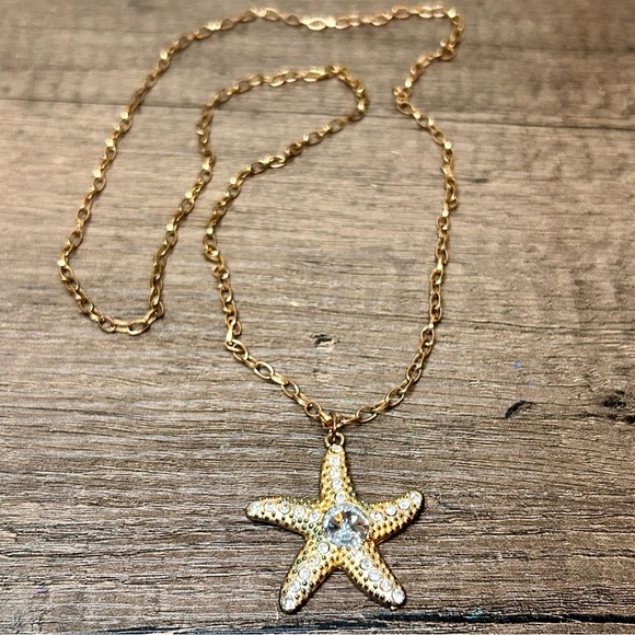 Vintage Gold Tone Crystal Studded Starfish Pendant Long Necklace - Picture 3 of 3